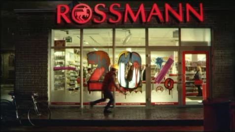 Kumka Olik w nowym spocie Rossmanna (wideo) Rossmann 1296686168