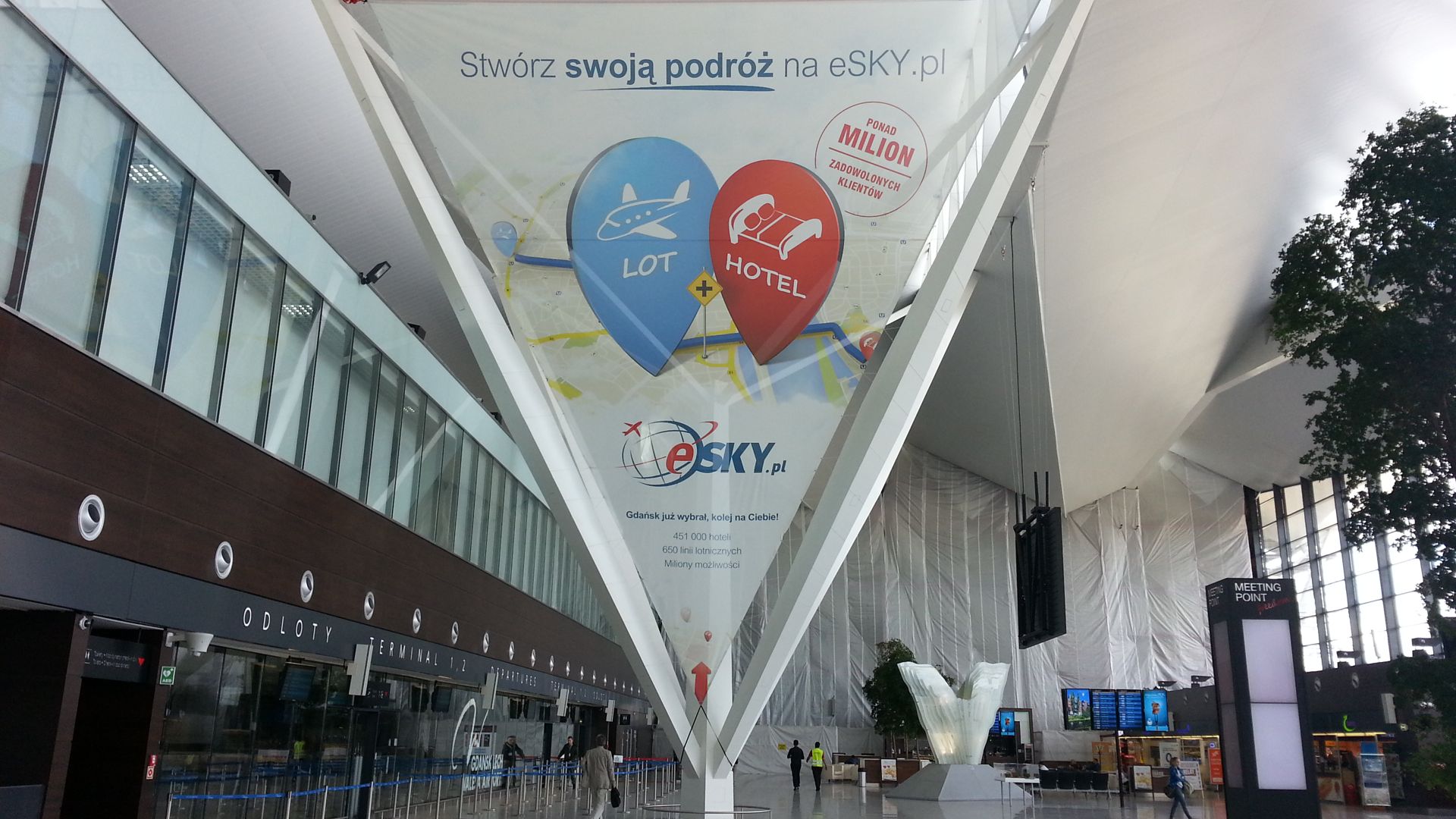 eSKY.pl reklamuje się na polskich lotniskach Podróże reklama lotniako