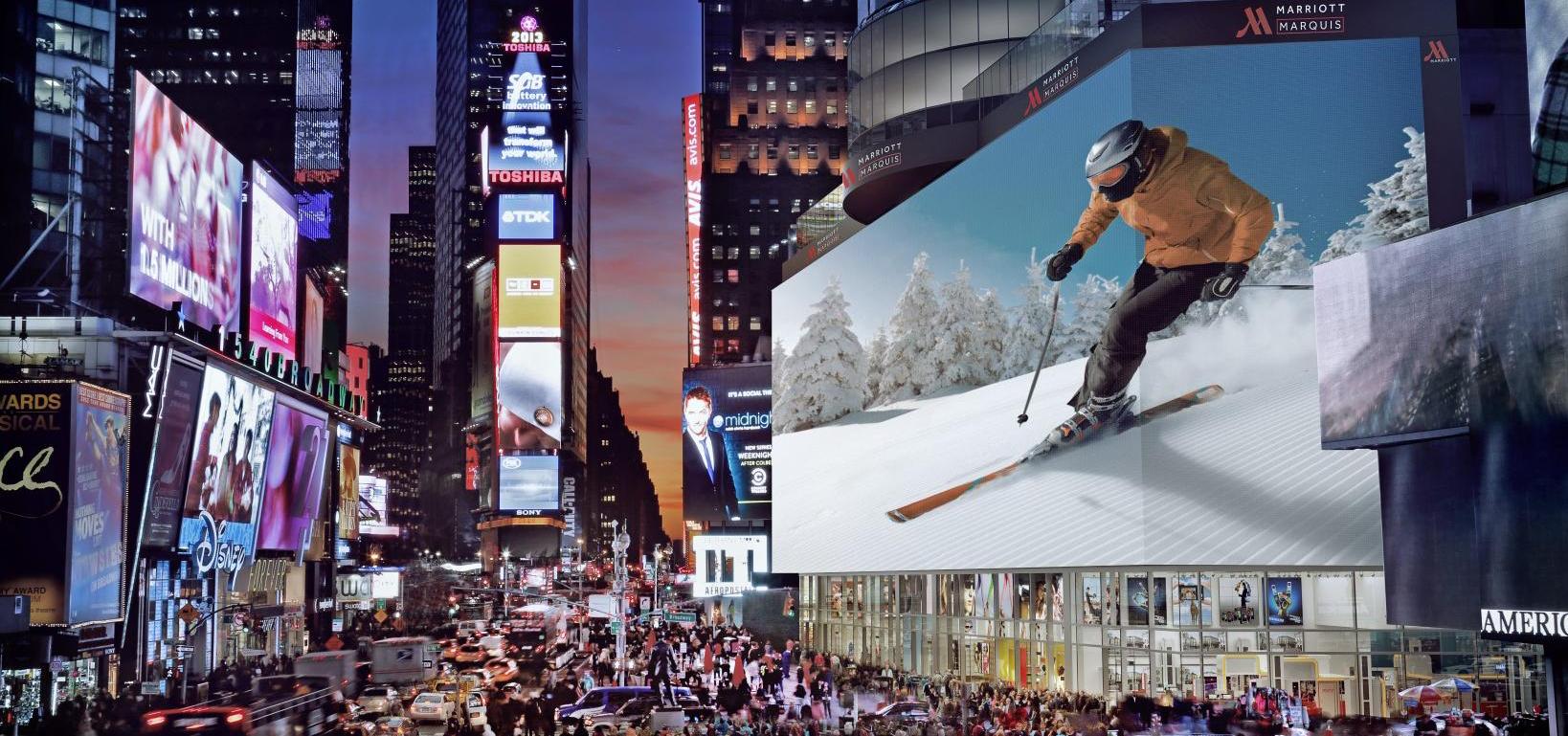 Gigantyczny billboard na Times Square Clear Channel Mediarun Com Biggest Billboard