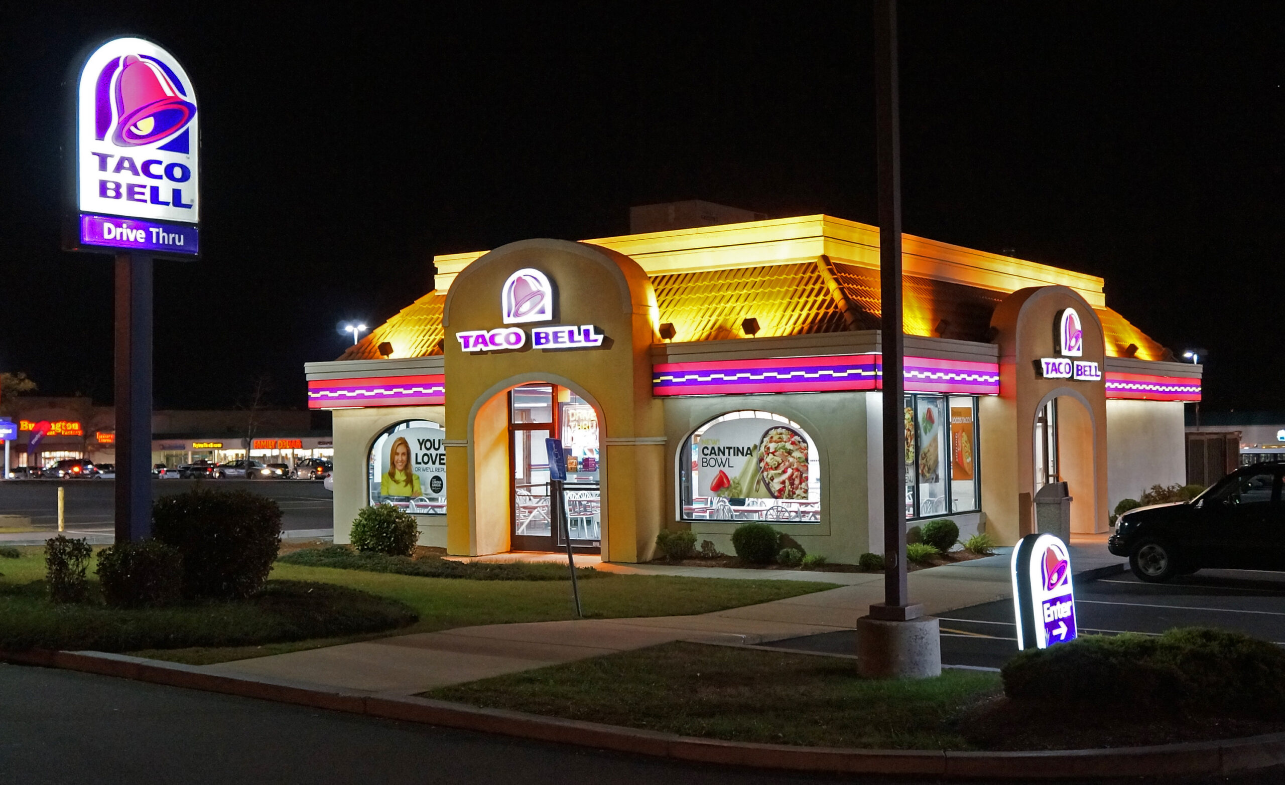 Zobacz, jak Taco Bell wyśmiewa tradycyjne fast-foody (wideo) McDonald Taco Bell Night mediarun com scaled