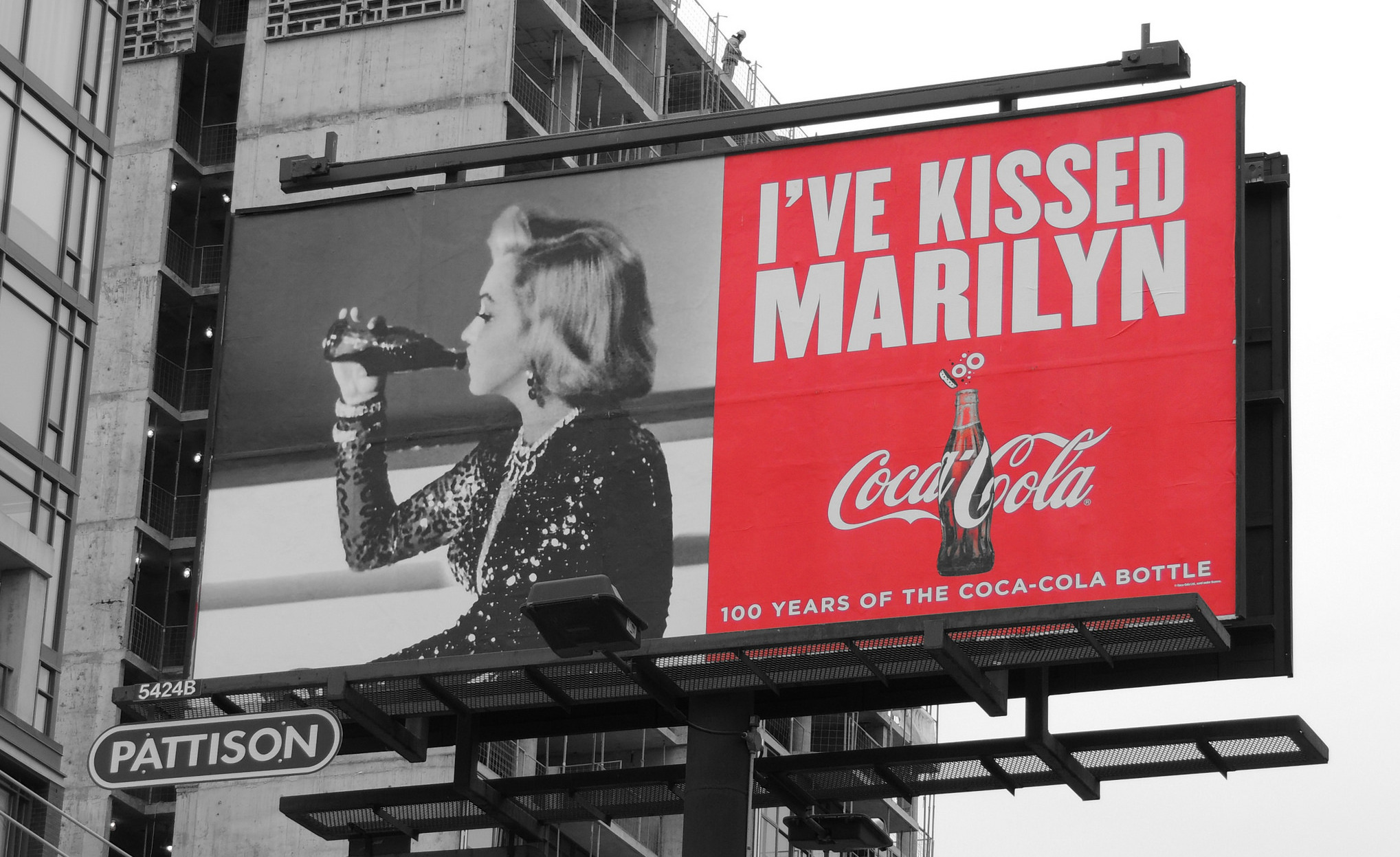 Coca-Cola w jubileuszowej kampanii Coca-Cola mediarun com cola marylin