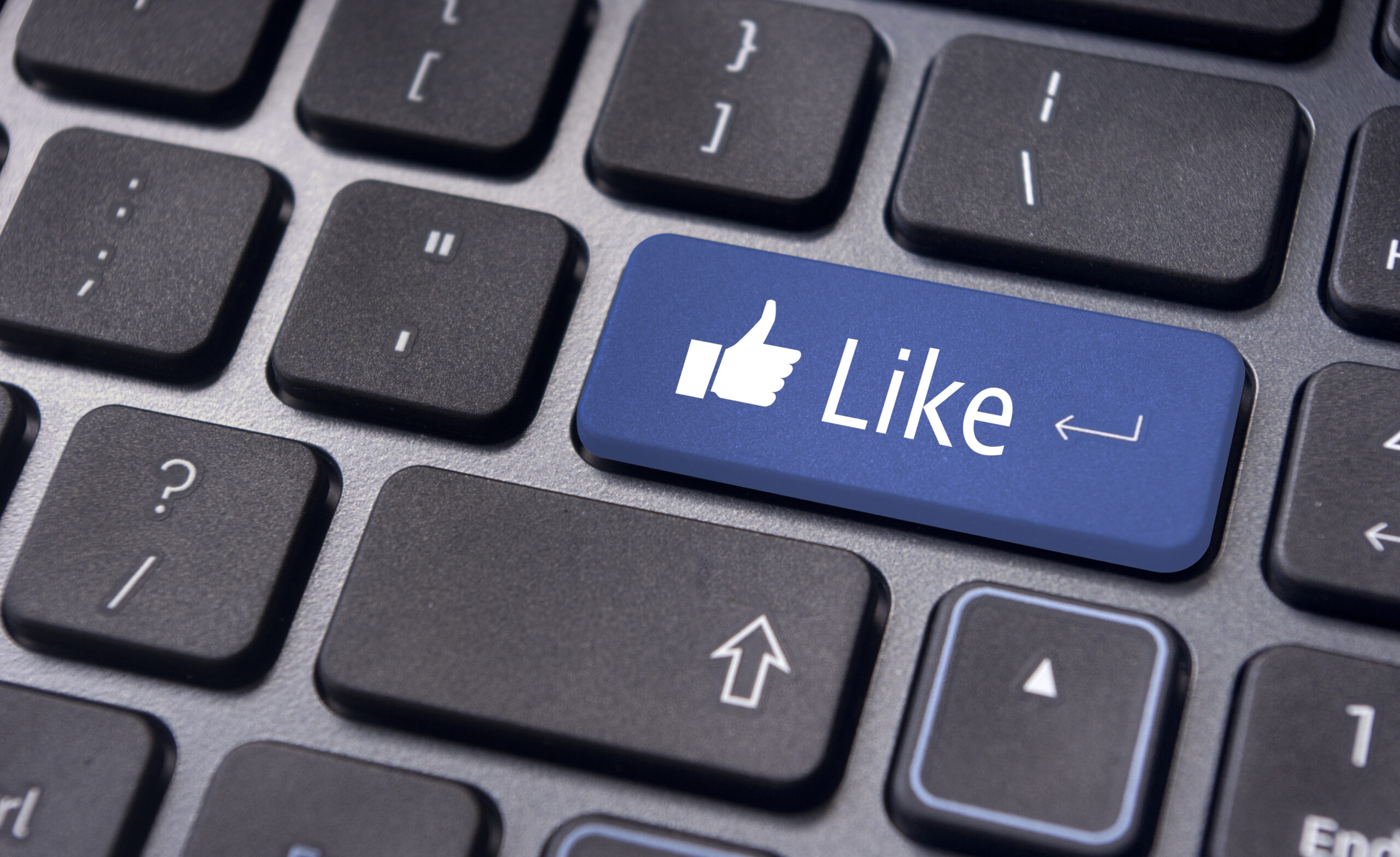 Liczba fanów stron na Facebooku gwałtownie spada analiza mediarun com facebook like scaled