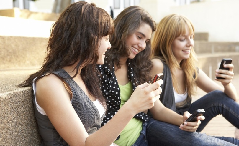 Jak zwiększyć zaangażowanie fanów na Facebooku? media społecznościowe mediarun com nastolatki facebook