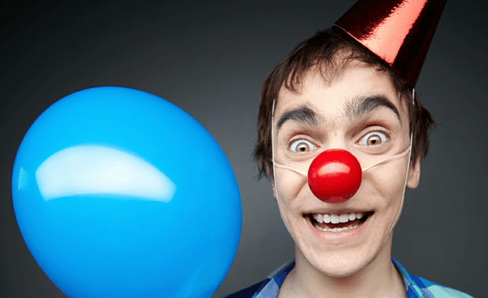 Nie tylko rekruter podgląda w sieci. Kandydat też pulsh clown nose man party balloon 7501