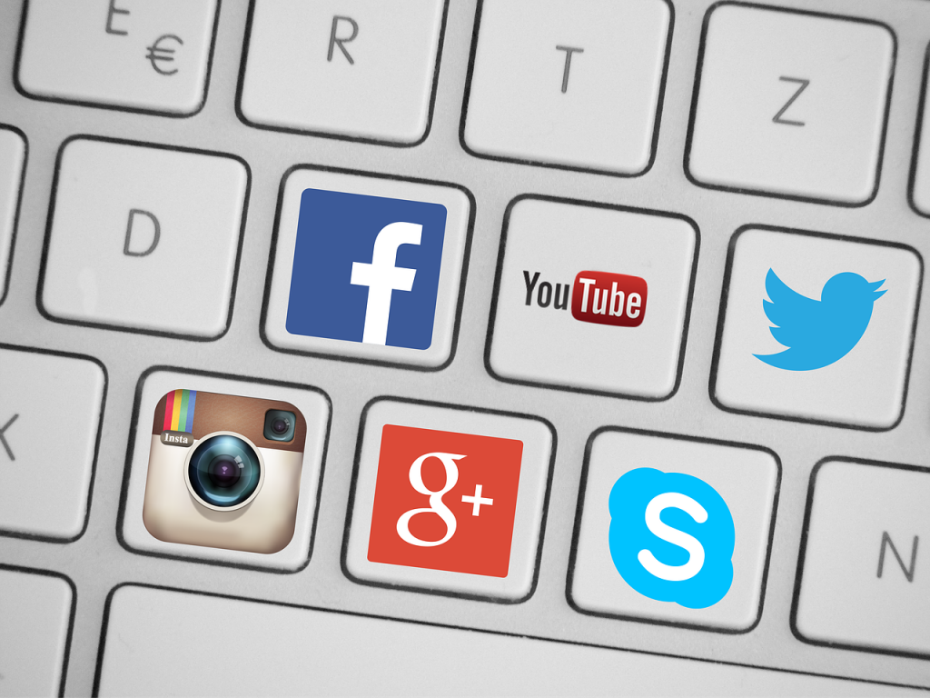 Social video - skąd tyle tekstów w filmach? serwisy społecznościowe socjj
