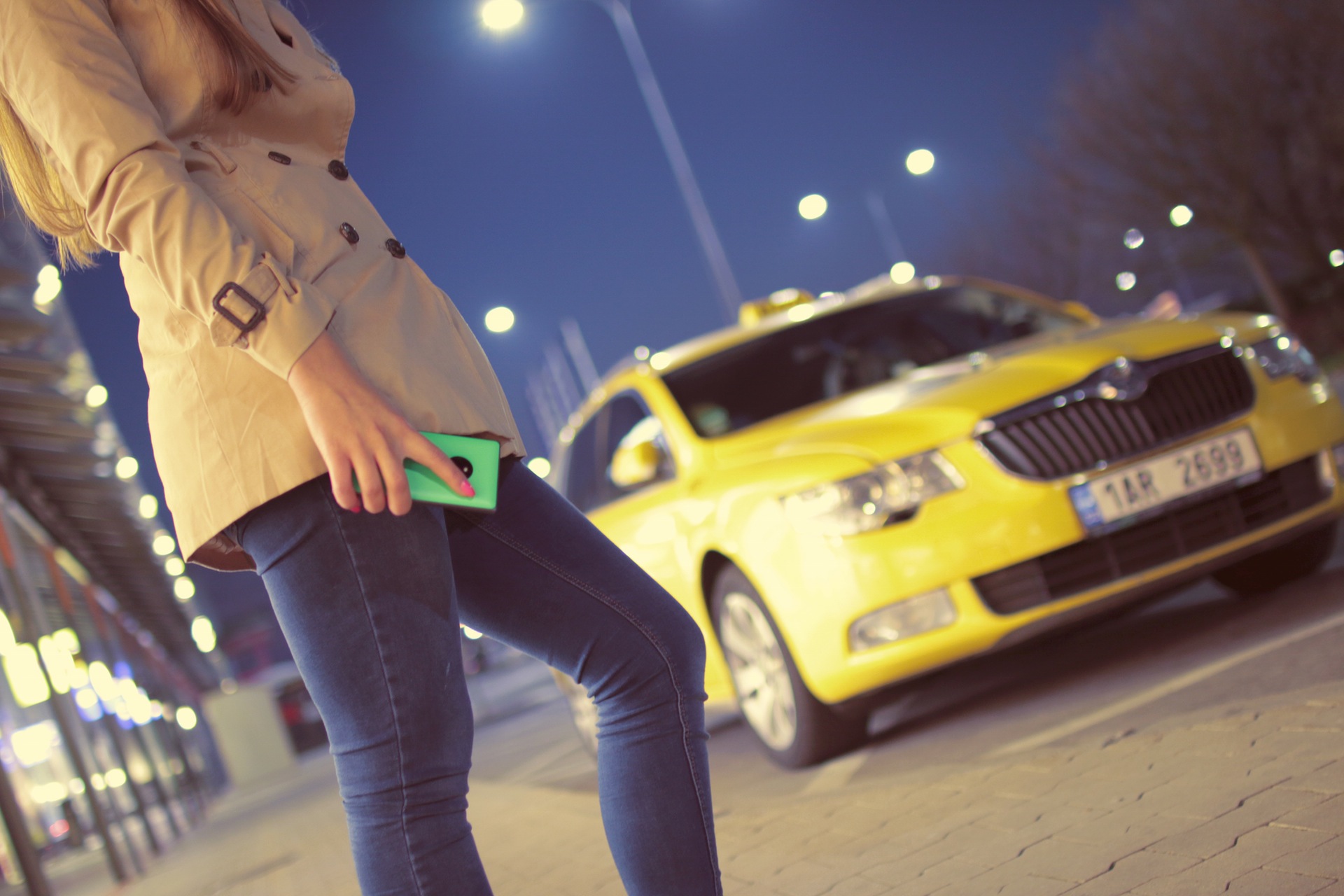 EcoCar rozszerza współpracę o social media taxi mediarun exo car