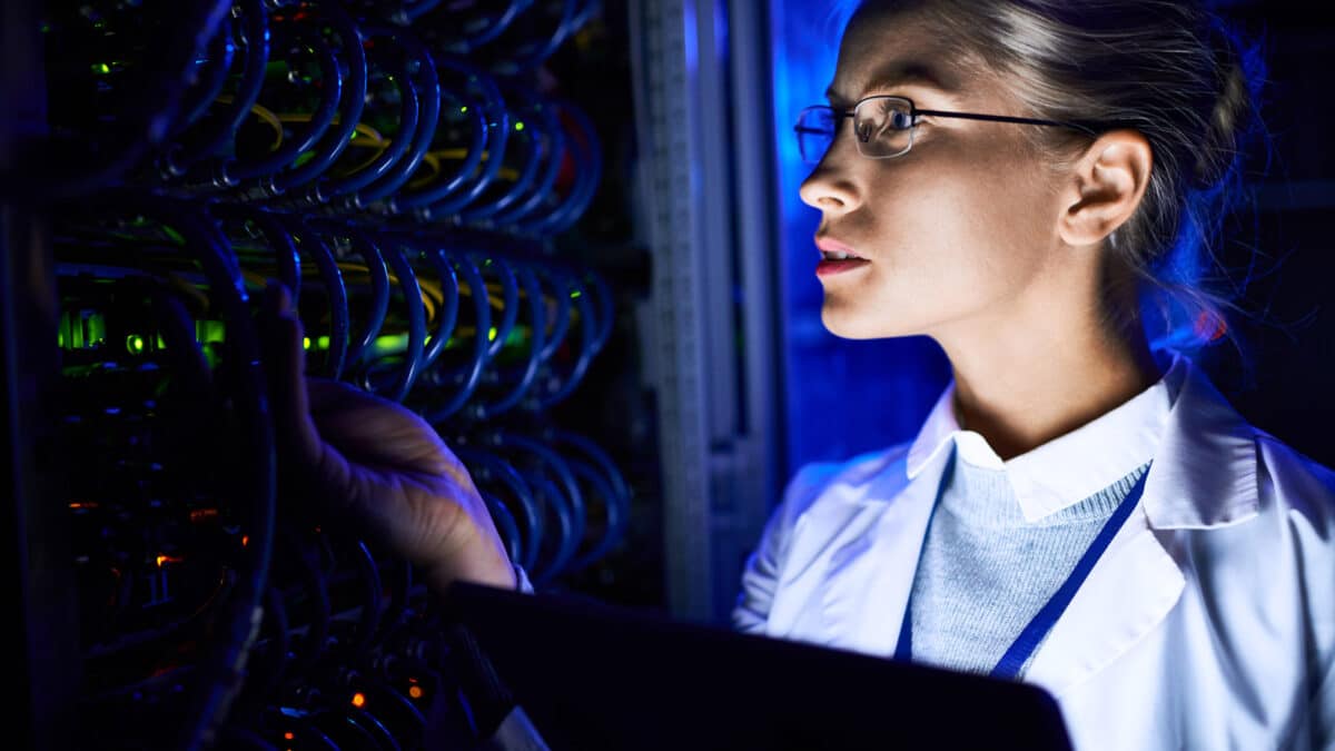 Sztuczna Inteligencja pomoże zatrudnić pracownika Boty mediarun kobieta komputer naukowiec technologia 2019