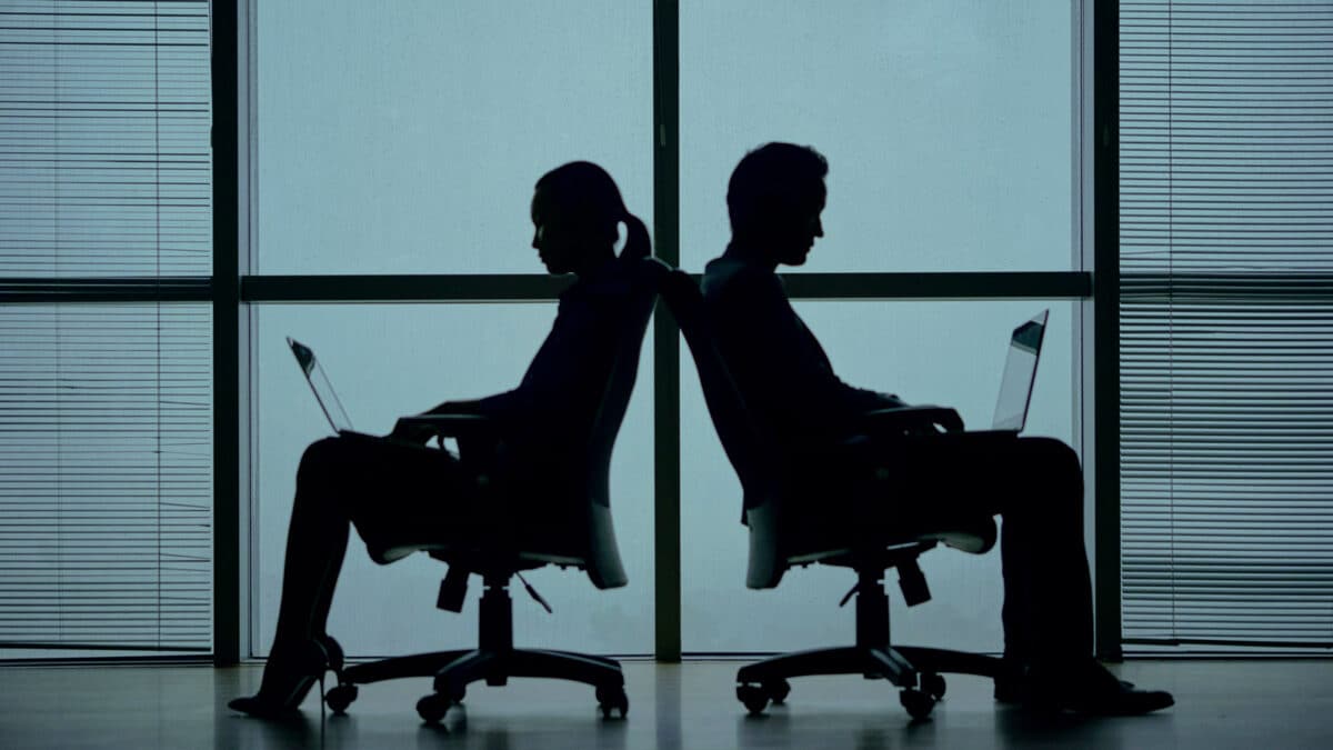 Powrót do biura krok po kroku – przewodnik od Colliers Biura mediarun biuro cienie 2020