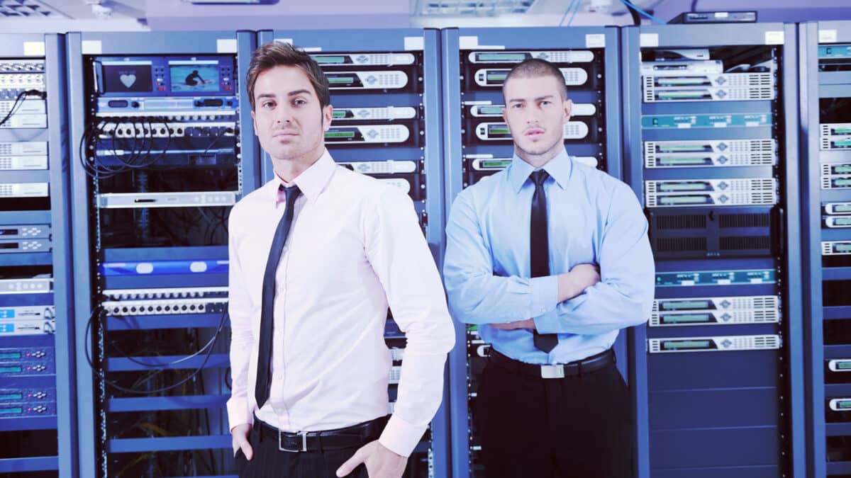 Jak centra danych radzą sobie ze zwiększonym ruchem w Internecie? dane mediarun serwer informatyk technik IT dane centrum 2020