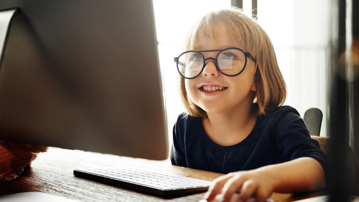 Polska sztuczna inteligencja ochroni dzieci w Internecie? AI mediarun dziecko komputer SI 2020