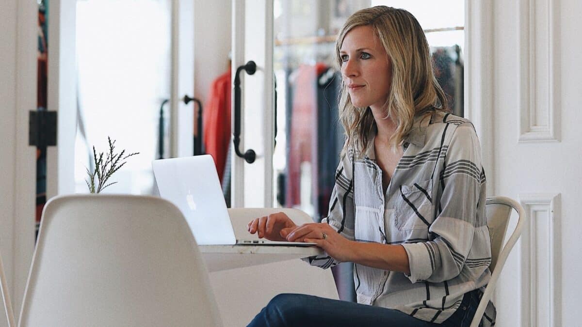 Pracownicy efektywni podczas pracy zdalnej [RAPORT] COVID-19 mediarun remote work