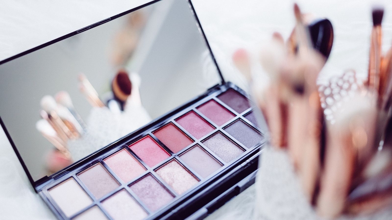 Polskie marki kosmetyczne inwestują w e-commerce [RAPORT] Raport mediarun com kosmetyki