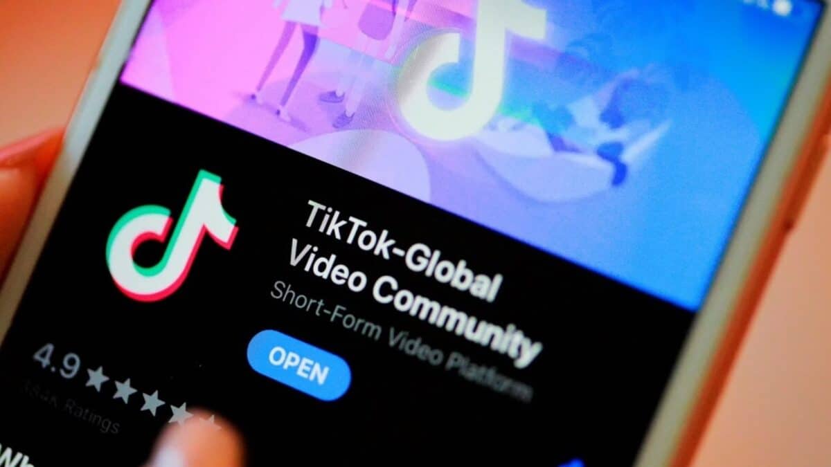 Jak korzystać z TikToka? Grzegorz Nocoń mediarun tiktok