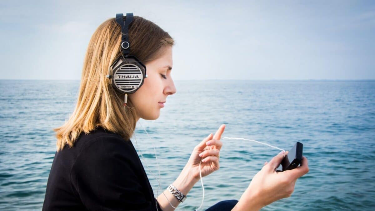 BADANIE: Jak i dlaczego słuchamy podcastów? Badania mediarun podcast