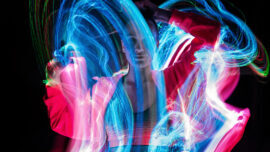 mediarun_com_future_metavers_woman_v1