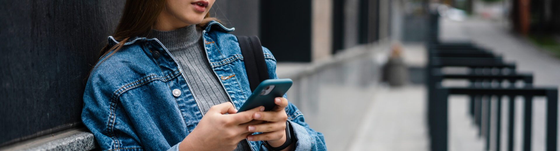 DIGITAL DETOX staje się koniecznością - 5 godzin dziennie na TikToku niszczy zdrowie psychiczne nastolatków Nastolatkowie MEDIARUN COM NASTOLATKA