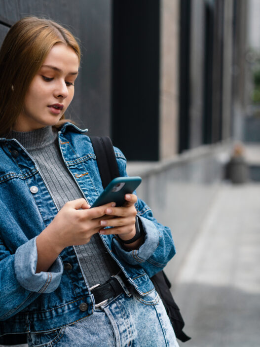 DIGITAL DETOX staje się koniecznością - 5 godzin dziennie na TikToku niszczy zdrowie psychiczne nastolatków Instagram MEDIARUN COM NASTOLATKA