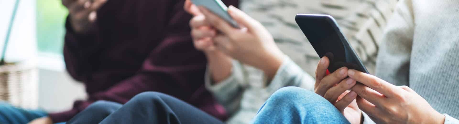 1 504 000 nowych użytkowników w 1 rok! Która platforma podbija Polskę? LinkedIn MEDIARUN LUDZIE TELEFON