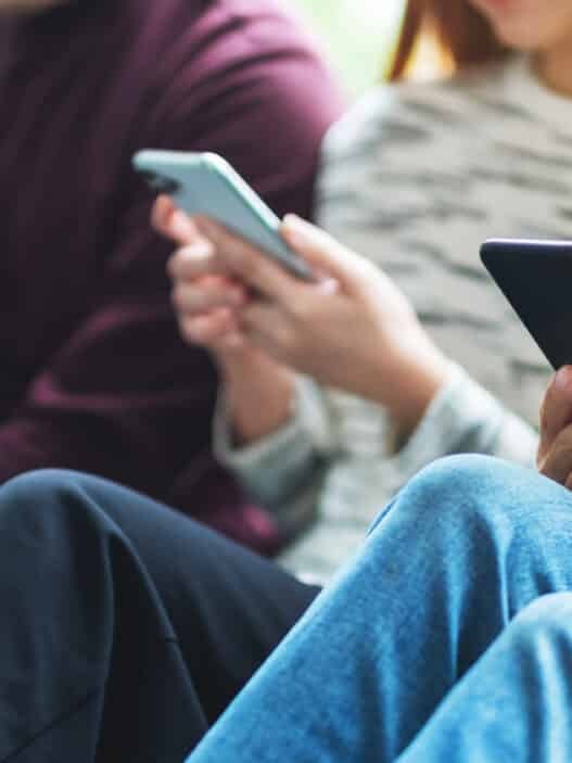 1 504 000 nowych użytkowników w 1 rok! Która platforma podbija Polskę? Kariera MEDIARUN LUDZIE TELEFON