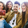 INSTAGRAM, TIK TOK, YOU TUBE i LINKEDIN zmieniają algorytmy, które mają kluczowe znaczenie dla social media marketingu w 2025 Anna Kowalska mediarun com ludzie socialmedia usmiech 1