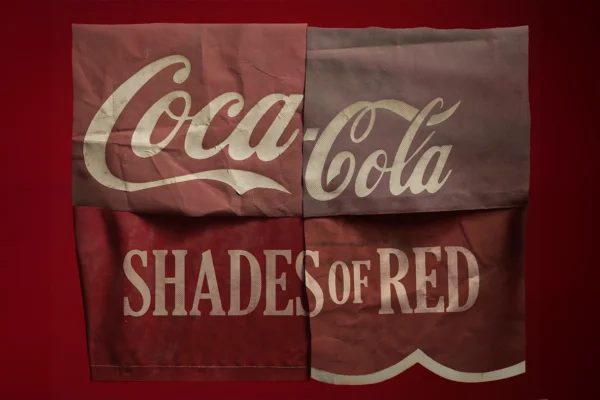 Jak Coca-Cola jedną decyzją zdobyła 13 nagród Cannes Lions i zrewolucjonizowała globalny marketing? Poznaj strategię, która zmieniła zasady gry.