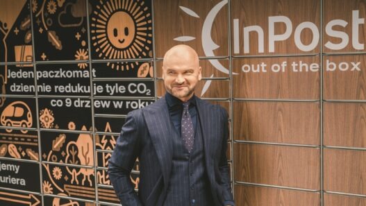 InPost inwestuje 2,4 mld zł w AI i nowe technologie. Asystent zakupowy InPost Plus już w beta-testach. Czy to rewolucja w polskim e-commerce?