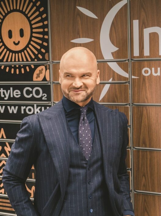 InPost inwestuje 2,4 mld zł w AI i nowe technologie. Asystent zakupowy InPost Plus już w beta-testach. Czy to rewolucja w polskim e-commerce?