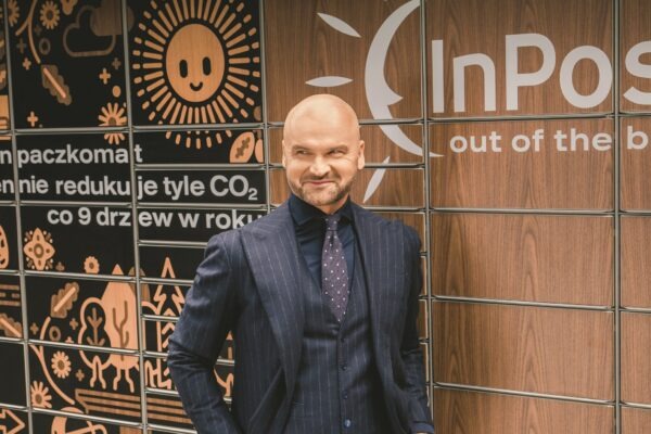 InPost inwestuje 2,4 mld zł w AI i nowe technologie. Asystent zakupowy InPost Plus już w beta-testach. Czy to rewolucja w polskim e-commerce?