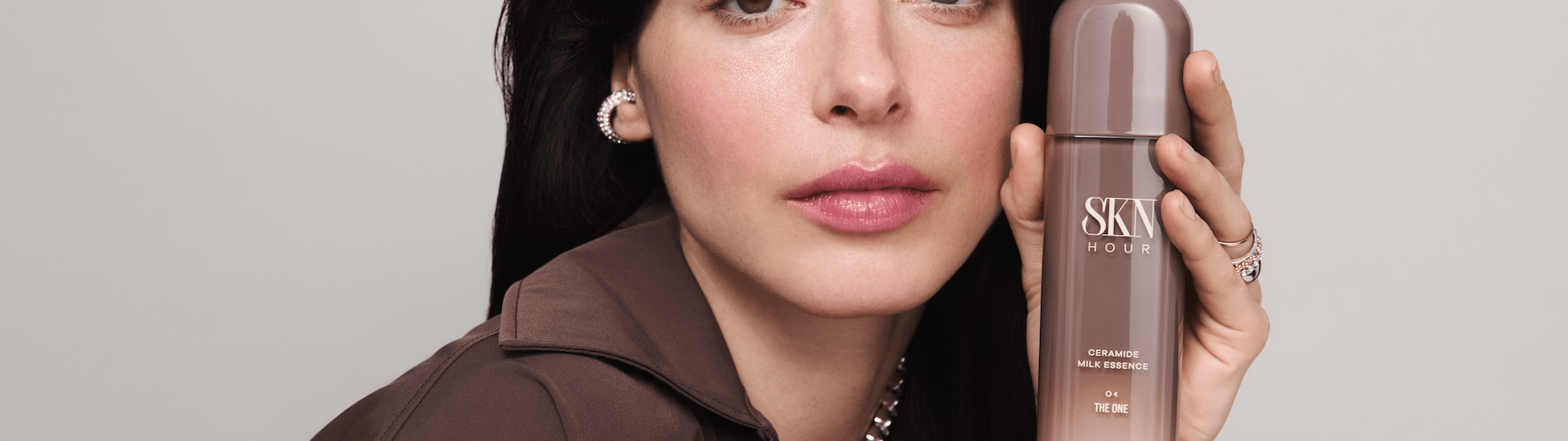 SKN HOUR to polska marka skincare, która stawia na less effort, more effect. Big Picture obejmuje jej komunikację. Poznaj filozofię capsule skincare."