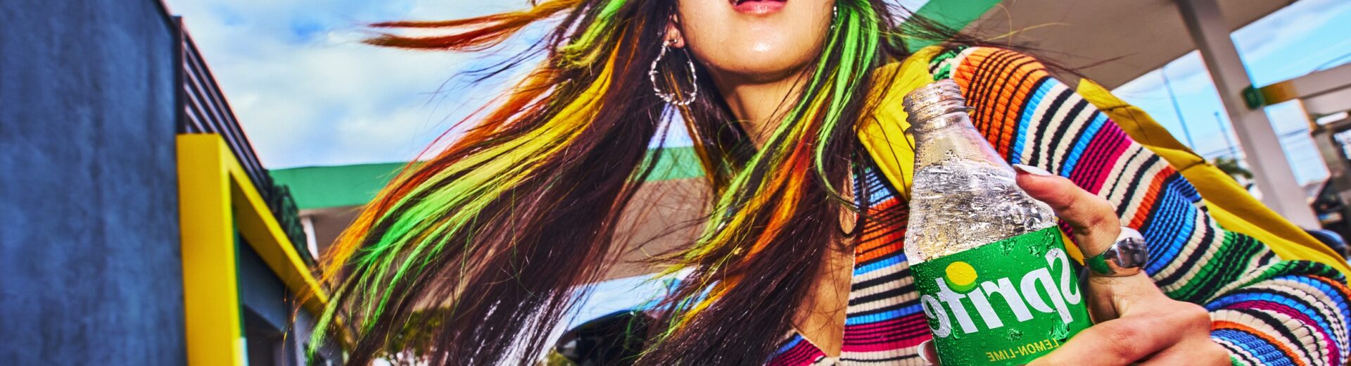 SPRITE lansuje globalną platformę It's That Fresh — nową tożsamość marki dla pokolenia Gen Z w ponad 180 krajach. Sprite Sound, powrót Lymona, NBA, DJ Mustard i kampania w Polsce.