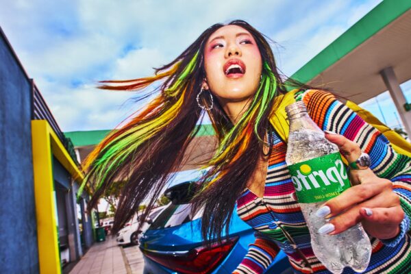 SPRITE lansuje globalną platformę It's That Fresh — nową tożsamość marki dla pokolenia Gen Z w ponad 180 krajach. Sprite Sound, powrót Lymona, NBA, DJ Mustard i kampania w Polsce.