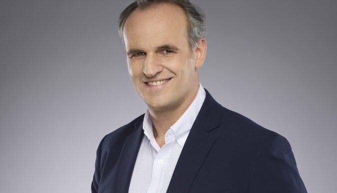 WP SPORTOWEFAKTY ściąga gwiazdę dziennikarstwa. Wilkowicz – twórca redakcji Viaplay i nagradzany reporter – pokieruje serwisem od kwietnia 2026.