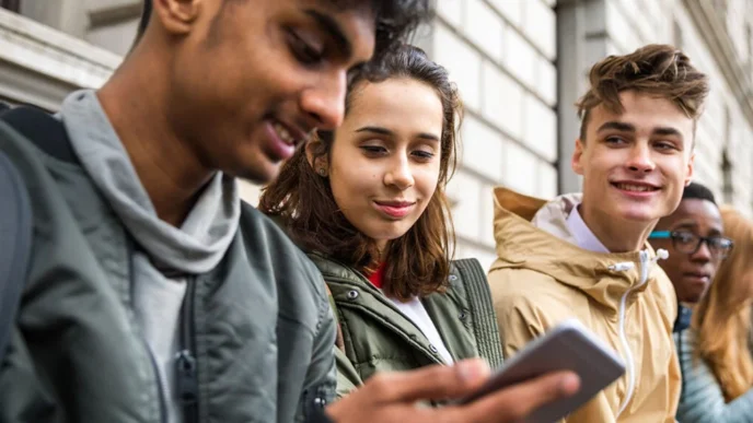 Płatności odroczone przestają być w Polsce luksusem czy nowinką technologiczną – stają się realnym oczekiwaniem, szczególnie wśród najmłodszych konsumentów. Najnowszy raport Comfino ujawnia, że niemal co trzeci Polak w wieku do 25 lat porzucił koszyk zakupowy w ostatnim półroczu wyłącznie dlatego, że sklep nie oferował opcji kup teraz, zapłać później