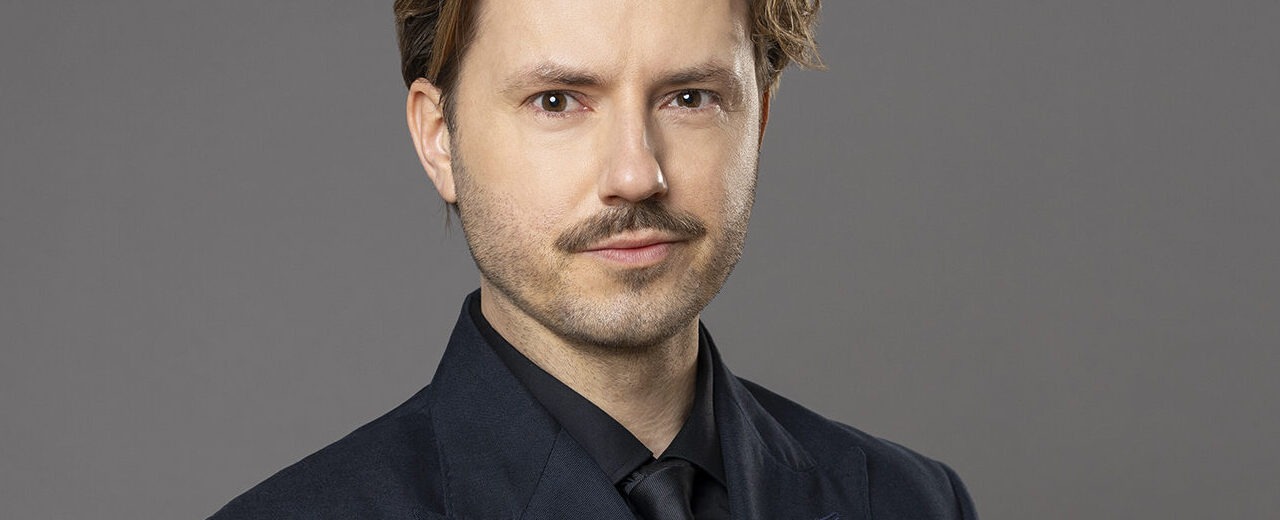 Komunikacja Plus PR poszerza kompetencje strategiczne. To nominacja, która łączy ponad dekadę doświadczenia po każdej stronie komunikacji. Dzieje się to w momencie, gdy polski rynek reklamy w social mediach rośnie, a agencje PR intensywnie walczą o liderów potrafiących łączyć kreatywność z myśleniem biznesowym.