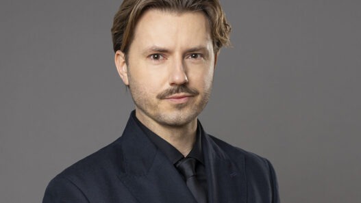 Komunikacja Plus PR poszerza kompetencje strategiczne. To nominacja, która łączy ponad dekadę doświadczenia po każdej stronie komunikacji. Dzieje się to w momencie, gdy polski rynek reklamy w social mediach rośnie, a agencje PR intensywnie walczą o liderów potrafiących łączyć kreatywność z myśleniem biznesowym.