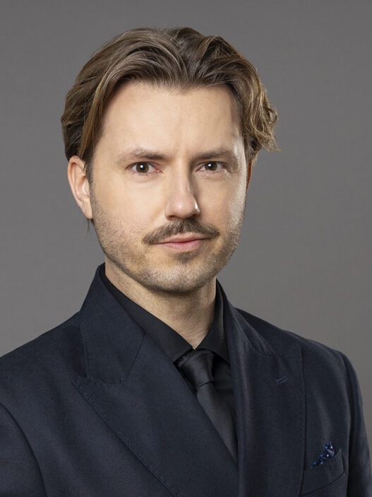 Komunikacja Plus PR poszerza kompetencje strategiczne. To nominacja, która łączy ponad dekadę doświadczenia po każdej stronie komunikacji. Dzieje się to w momencie, gdy polski rynek reklamy w social mediach rośnie, a agencje PR intensywnie walczą o liderów potrafiących łączyć kreatywność z myśleniem biznesowym.