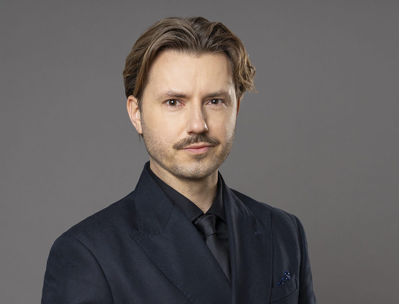 Komunikacja Plus PR poszerza kompetencje strategiczne. To nominacja, która łączy ponad dekadę doświadczenia po każdej stronie komunikacji. Dzieje się to w momencie, gdy polski rynek reklamy w social mediach rośnie, a agencje PR intensywnie walczą o liderów potrafiących łączyć kreatywność z myśleniem biznesowym.