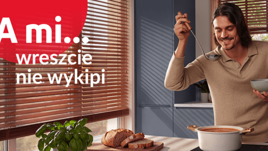 Amica uruchamia platformę komunikacyjną „A mi…" – wynik badań konsumenckich i przetargu wygranego przez agencję GPD. Winietkowe historie z codzienności, claim „Sprawdza się od lat" i zintegrowana kampania TV + digital od kwietnia 2026. Sprawdź, jak polska marka AGD z prawie 70-letnim doświadczeniem zmienia sposób mówienia o pieczeniu i gotowaniu.