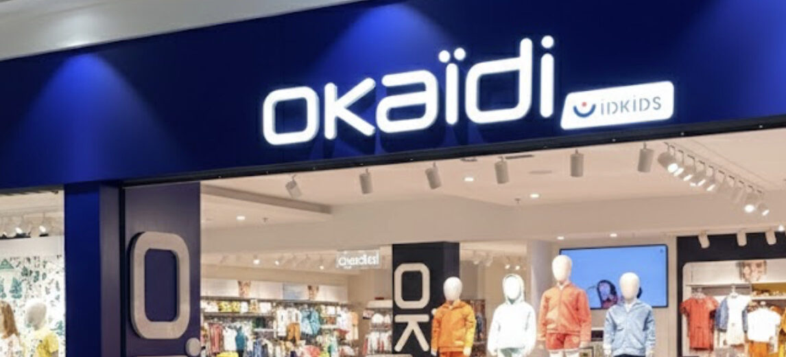 Francuska marka odzieży dziecięcej Okaïdi definitywnie znika z polskiego rynku. To nie tylko koniec jednej marki – to sygnał ostrzegawczy dla całego segmentu średniej półki w europejskim handlu detalicznym.