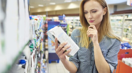 Dlaczego Polacy kupują to, co kupują? Sprawdź, jak cena, emocje i zaufanie do marki kształtują decyzje zakupowe w Polsce. Dane z raportu PwC 2026 i analiza trendów FMCG.