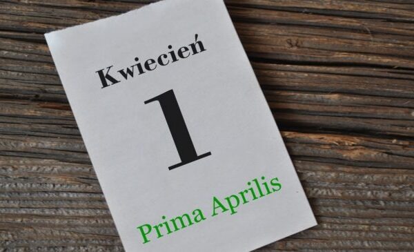 Prima Aprilis w marketingu – jak Google, LEGO, Duolingo i Żywiec zamieniają 1 kwietnia w viralowe kampanie z milionami zasięgów. Sprawdź najlepsze przykłady i strategie.