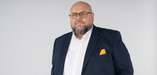 PR Calling wzmacnia zespół i kompetencje LinkedIn. Do agencji PR Calling dołącza Bartek Ziemiański. Dowiedz się, jak PR Calling łączy komunikację, social selling i zarządzanie reputacją marek w środowisku modeli językowych AI.