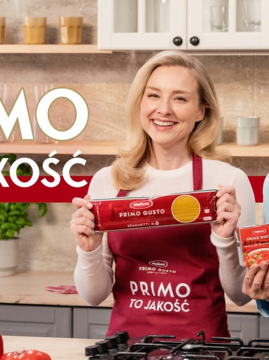 Agencja sayHi.agency po raz dziesiąty z rzędu wygrała przetarg na kompleksową obsługę marki Melissa Primo Gusto, należącej do greckiej spółki Melissa Kikizas S.A. Nowy kontrakt, rozstrzygnięty 8 kwietnia 2026 roku, obejmuje pełen zakres usług 360 stopni — od działań kreatywnych i produkcyjnych po mediowe. Kluczową zmianą strategiczną jest przesunięcie ciężaru komunikacji na TikToka jako głównego kanału budowania zasięgu i wpływu na decyzje zakupowe polskich konsumentów.