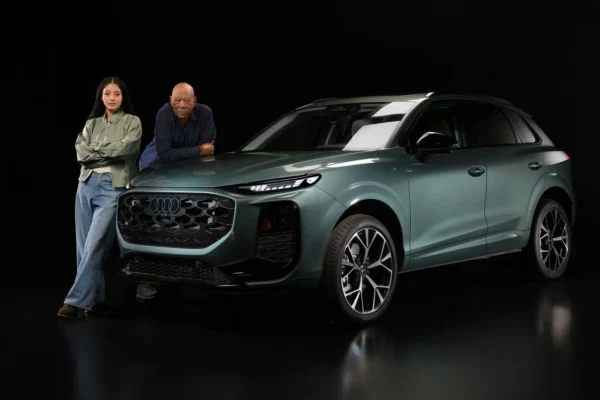 Kampania Audi of America zatytułowana „A Life of Yes", promująca całkowicie nowe Audi Q3 rocznik 2026, łączy w sobie klasyczny ciężar hollywoodzkiej narracji z nowoczesnym castingiem i precyzyjnym produktowym przekazem. To jeden z najbardziej dyskutowanych launchy motoryzacyjnych tego roku – i nie bez powodu.