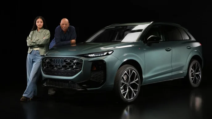 Kampania Audi of America zatytułowana „A Life of Yes", promująca całkowicie nowe Audi Q3 rocznik 2026, łączy w sobie klasyczny ciężar hollywoodzkiej narracji z nowoczesnym castingiem i precyzyjnym produktowym przekazem. To jeden z najbardziej dyskutowanych launchy motoryzacyjnych tego roku – i nie bez powodu.