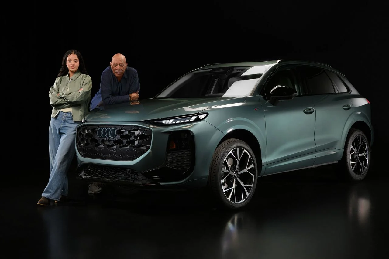 Kampania Audi of America zatytułowana „A Life of Yes", promująca całkowicie nowe Audi Q3 rocznik 2026, łączy w sobie klasyczny ciężar hollywoodzkiej narracji z nowoczesnym castingiem i precyzyjnym produktowym przekazem. To jeden z najbardziej dyskutowanych launchy motoryzacyjnych tego roku – i nie bez powodu.