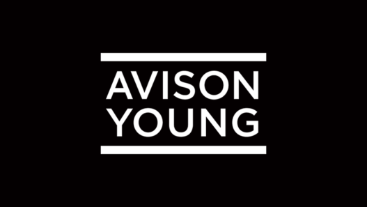 Avison Young ogłosiło awanse trzech kluczowych pracowników warszawskiego biura. Decyzje personalne zapadają w momencie, gdy polski rynek nieruchomości komercyjnych notuje najlepszy wynik otwarcia roku od czterech lat.