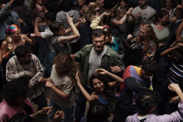 Rok 2025 przyniósł brytyjskiej reklamie telewizyjnej wyjątkowe zestawienie emocji, prowokacji i strategicznej precyzji. Oto pięć kampanii, które zdominowały branżowe rankingi, rozdania nagród i społeczne dyskusje w 2025 roku.