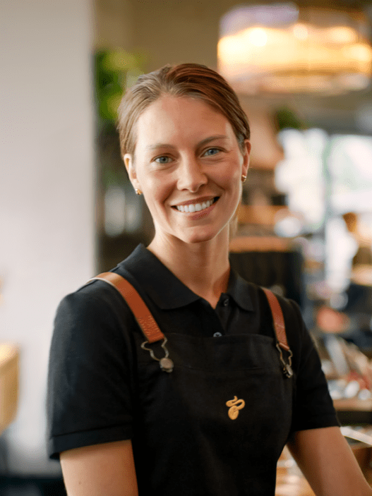 Marka, która od dekad łączy świat kawy z zaskakującą ofertą non-food, wchodzi na nowy poziom komunikacji. Tchibo Smile – To nie jest kolejny spot reklamowy. To redefinicja tego, czym Tchibo chce być dla swoich klientów.