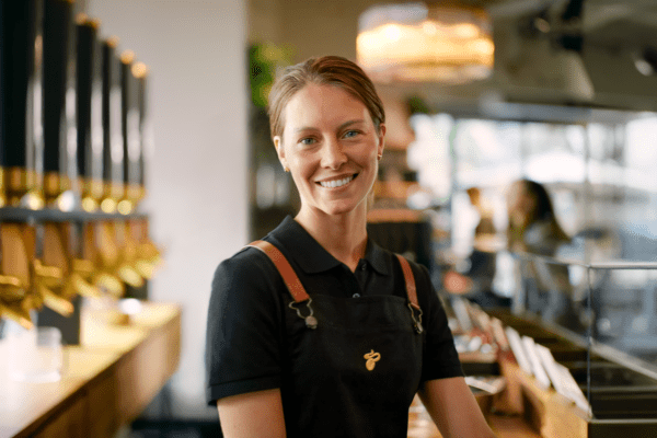 Marka, która od dekad łączy świat kawy z zaskakującą ofertą non-food, wchodzi na nowy poziom komunikacji. Tchibo Smile – To nie jest kolejny spot reklamowy. To redefinicja tego, czym Tchibo chce być dla swoich klientów.